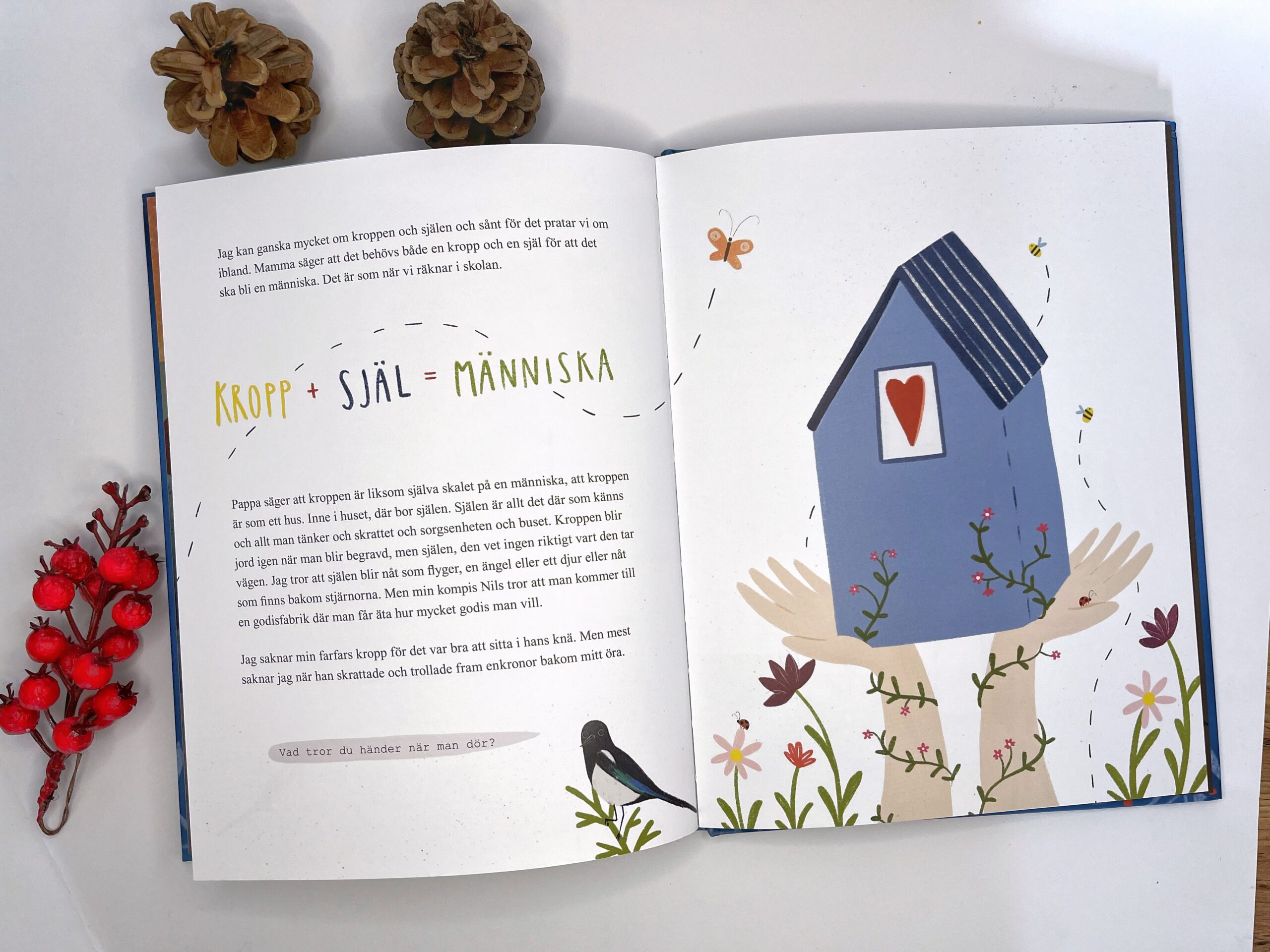 Kék madárház őszi levelekkel